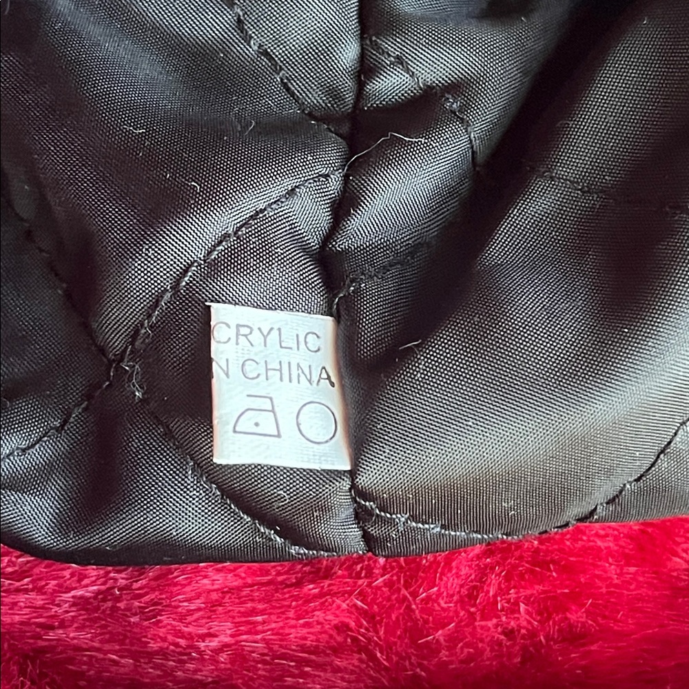 Red Faux Fur Bucket Hat Quilted Lining Luxurious NWT - Picture 4 of 7